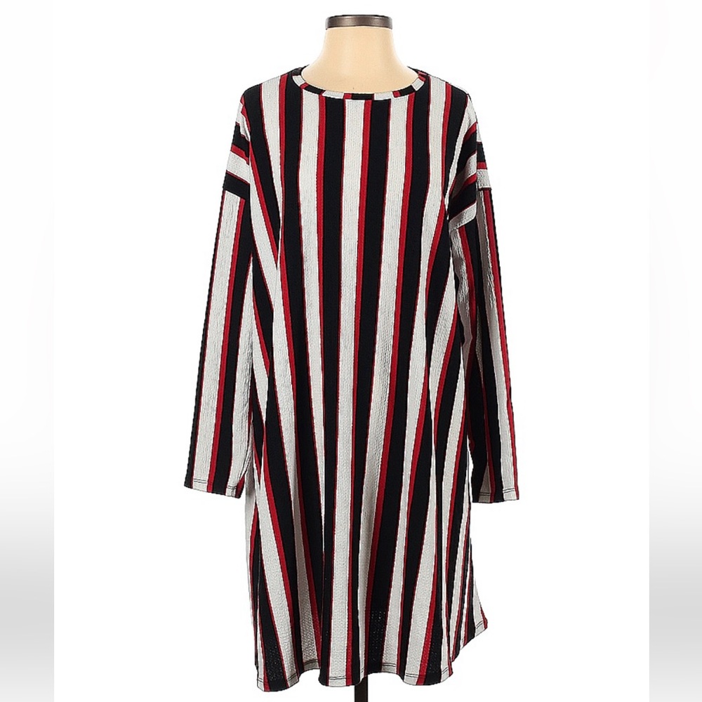 Zara Dress. Size S. He looks over sized. This size fits larger than S. - Picture 1 of 4